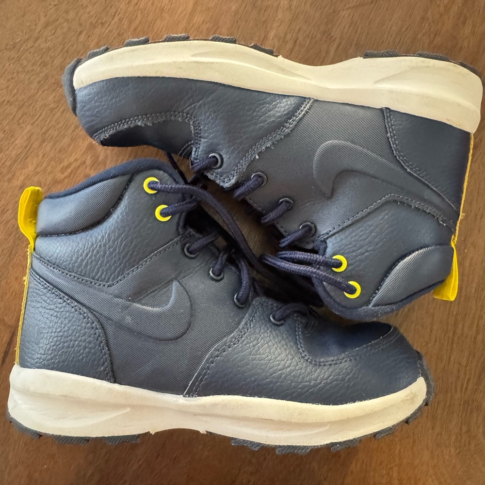 NIKE Manoa Kids Navy Blue Sneaker - Picture 6 of 6